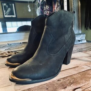 EUC Steve Madden Booties